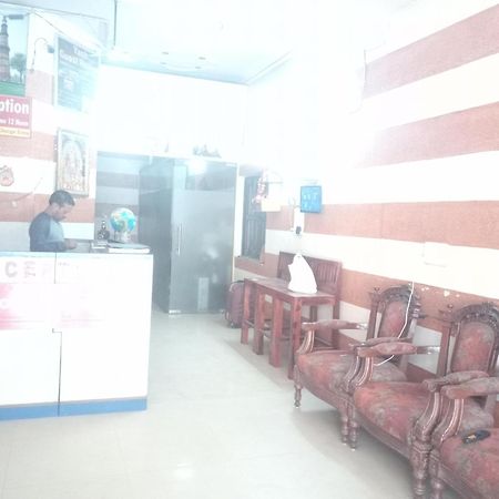 Yash Guest House New Delhi Extérieur photo