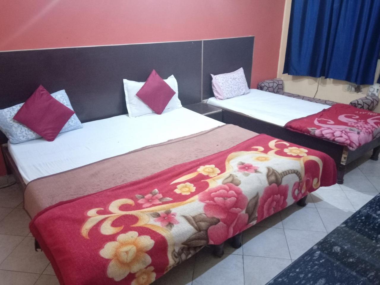 Yash Guest House New Delhi Extérieur photo