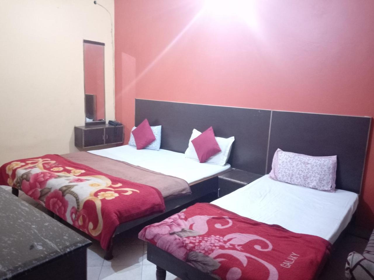 Yash Guest House New Delhi Extérieur photo